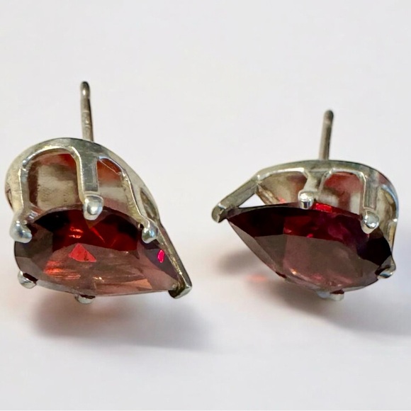 Exquisite Pear Garnet Sterling Silver Earrings - Picture 5 of 14